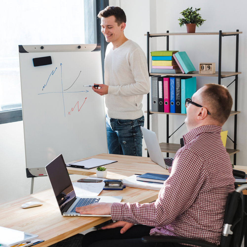 Advisor presenting to a colleague